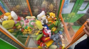 Лайфхак с магнитом !!! Рейд по игровым автоматам ХВАТАЙКА !!! Подарили игрушки...