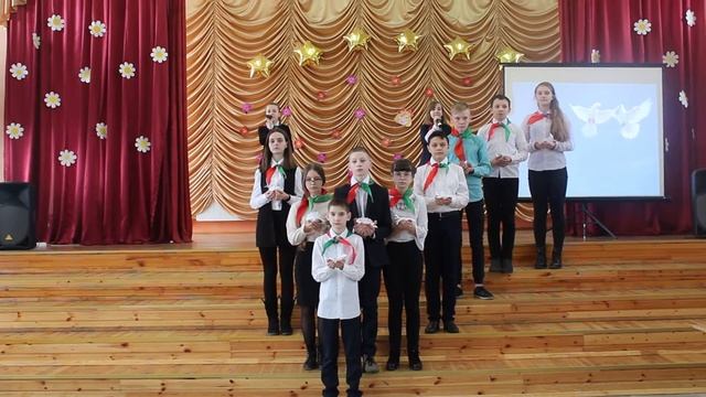 Челлендж песни и танца "Все краски детства соберем мы вместе" смотреть онлайн