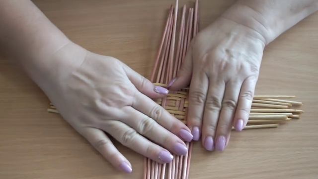 Плетение из газет декоративная тарелка мастер класс  Weaving Newspapers Periódicos De Tejer