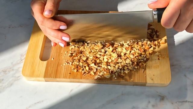 Oricine gusta aceasta salata vrea sa manance din nou si din nou! Salata cu sfecla roșie смотреть онлайн