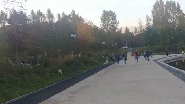 Гольяновский пруд, после реставрации.Москва.Вечер субботы. смотреть онлайн