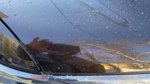 Как открыть зимой слегда примерзший капот на примере Прадика.