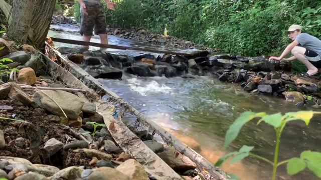 Building A Homemade Creek Dam With $0 Ep. 1 смотреть онлайн
