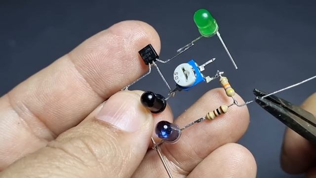 How To Build A Proximity Sensor Circuit With Adjustable Range #zaferyildiz #electronics #led