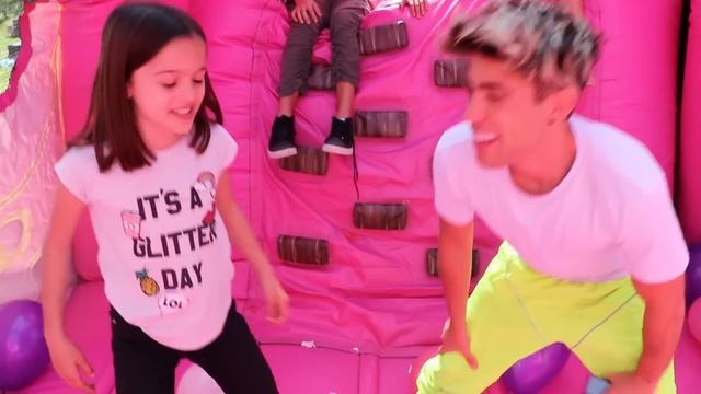 LE HACEMOS UNA FIESTA SORPRESA DE CUMPLEAÑOS CON INFLABLE GIGANTE !!