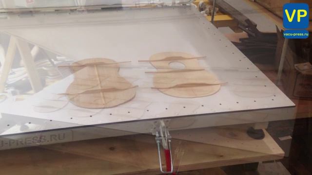 Склеивание ребер и деки Укулеле