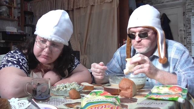 MUKBANG RUSSIA|ОКРОХОСАЛАТ|точнее ХОЛОДНЫЙ СУП ГУРМАНИЯ,недоОЛИВЬЕ и белые шапочки...