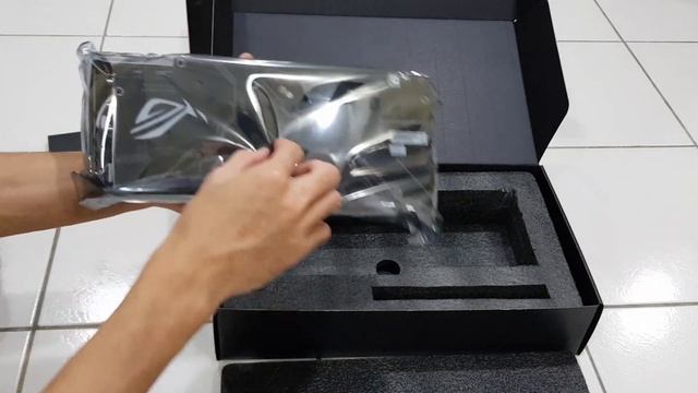 ASUS ATI Graphic Card (RX5700XT 8GB ROG STRIX) смотреть онлайн