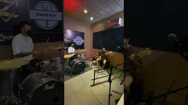 FLUORESCENT ADOLESCENT / Arctic Monkeys / cover смотреть онлайн