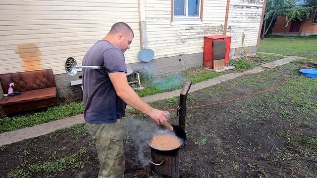 29. Очередное блюдо готовим в казане, не много электрики и кладем тротуарную плитку. смотреть онлайн