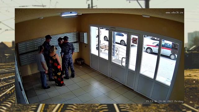 Воронеж: в одном из домов ЖК "Озерки" мужчина сломал почтовый ящик с флагом России: его задержали!‼ смотреть онлайн