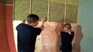 Закупили материал обшиваем стены