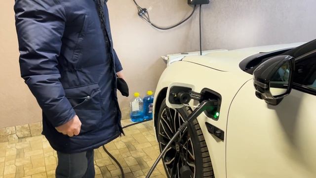 С ПОРШЕ НА ZEEKR 001. Заряжаем дома и как выбрать надежного продавца! смотреть онлайн