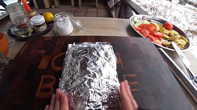 РЕБРА НА УГЛЯХ. КАРТОФЕЛЬ С ОВОЩАМИ В ФОЛЬГЕ НА УГЛЯХ смотреть онлайн