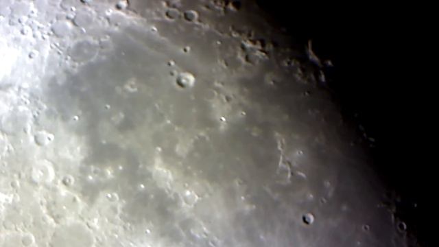 CELESTRON SKY-WATCHER 8 INCH  TRUSS-TUBE MOON