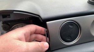 Mitsubishi Outlander 1 2005 4WD Замена лампочек в часах.