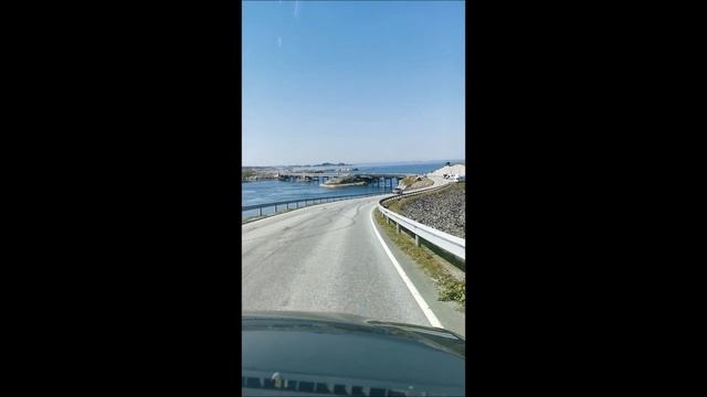 WHAT TO EXPECT WHEN DRIVING AT THE ATLANTIC ROAD | ATLANTERHAVSVEIEN | KRISTIANSUND | NORWAY смотреть онлайн