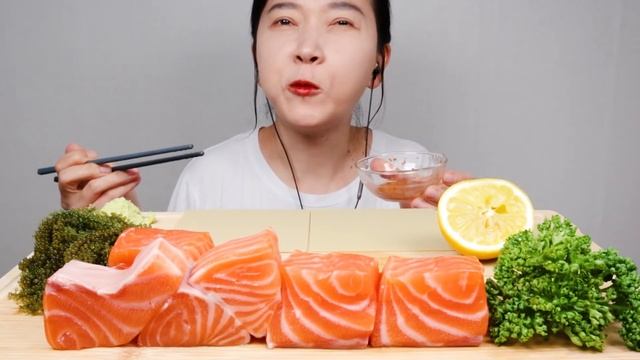 연어회 바다포도 (ft.연어알,날치알) 리얼사운드 먹방 ASMR RAW SALMON ,SEA GRAPES MUKBANG EATING SOUNDS NO TALKING | NAJIN смотреть онлайн
