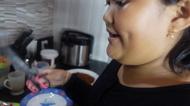 VADIS MAKAN SAMYANG DI TEMENIN MAMA DAN ALIY // SAMYANG GREEN BULDAK JJAJANG смотреть онлайн