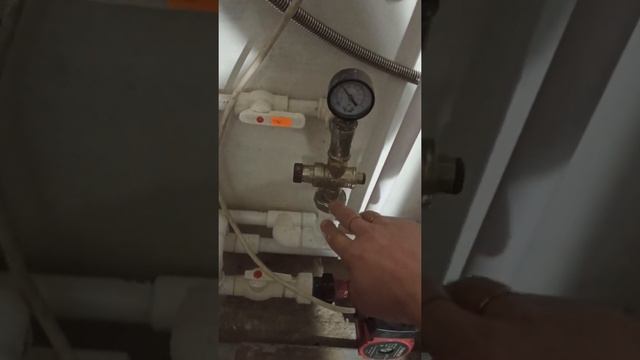 Обвязка напольного газового котла лемакс КСГ-12,5Д и реализация системы горячего водоснабжения дома смотреть онлайн