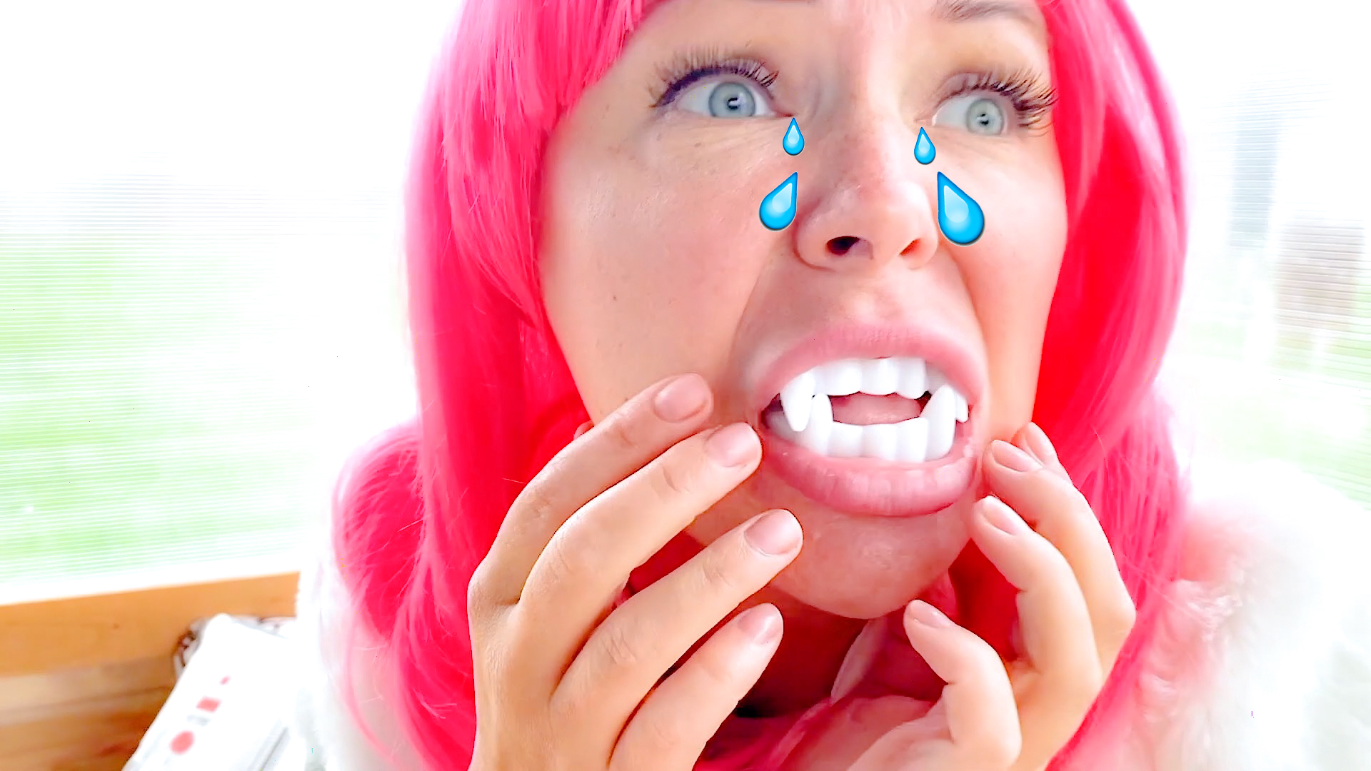 Малинка превратилась в вампира после укуса летучей мыши. Как это вообще возможно? смотреть онлайн