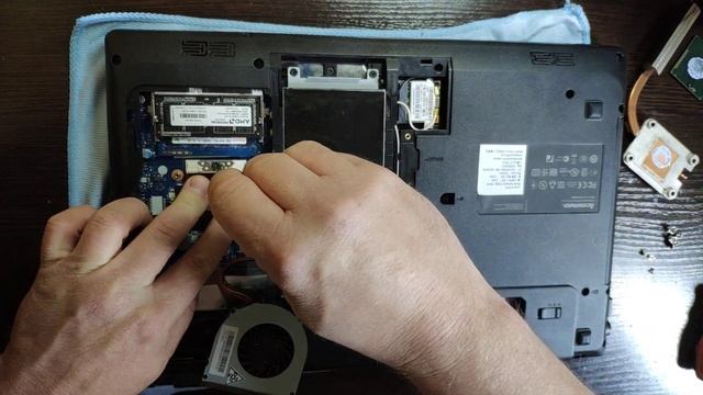 Апгрейд ноутбука Lenovo G570 (20079), замена процессора, увеличение обьема памяти, установка SSD смотреть онлайн