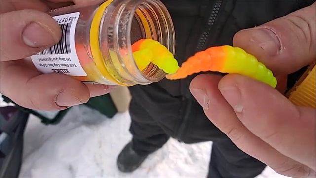 Поимка и вываживание форели на силиконовую приманку. Спорт зона в клёвом месте на лосином острове. смотреть онлайн