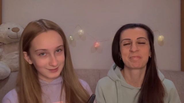 Насколько Хорошо МЕНЯ знает МОЯ МАМА? || Первое видео с Мамой 28.12.21 смотреть онлайн