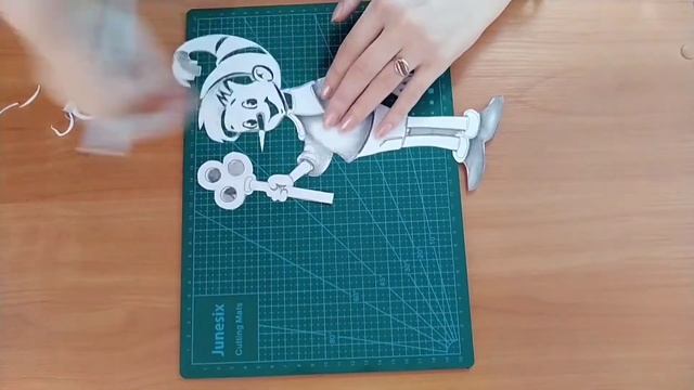 Буратино из бумаги в технике вытынанка. Ручная работа. Творчество. смотреть онлайн
