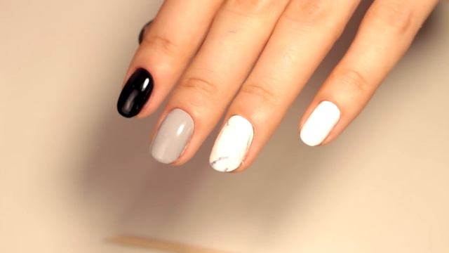 Стильный маникюр 2018 | Как клеить скотч-ленты на гель-лак смотреть онлайн