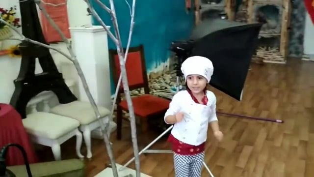 Марк играет на работе у мамы. А там ремонт! смотреть онлайн