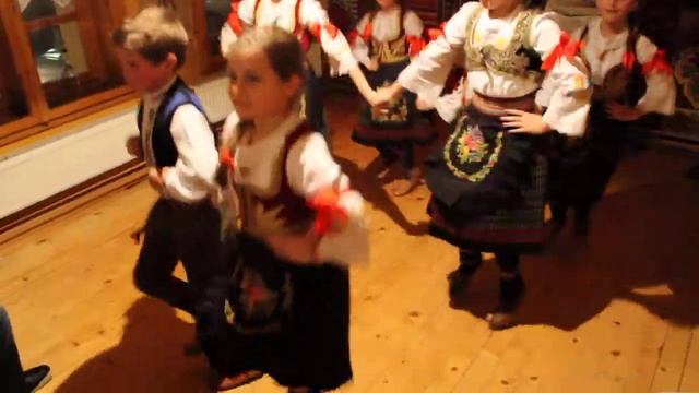 "Школа фольклора" в новогодней Гуче смотреть онлайн