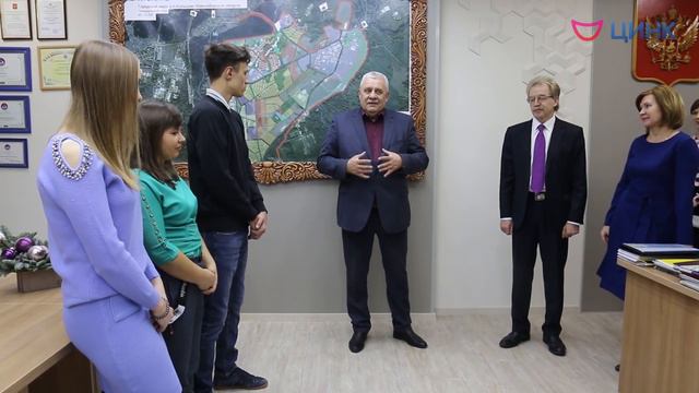 В Кольцово вручили ключи от новых квартир смотреть онлайн