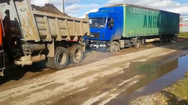 Татра вытаскивает Маз смотреть онлайн