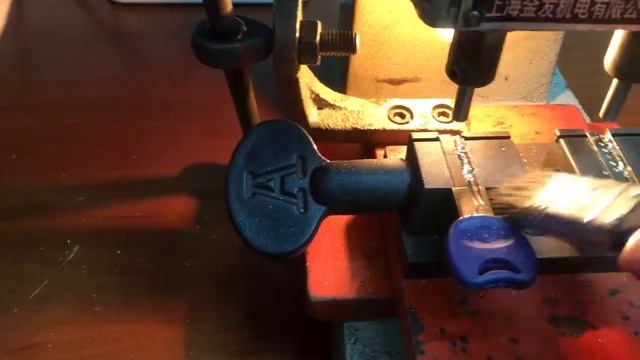 Изготовление дубликата ключа AP-1B - IMPERIAL / Mul-T-Lock смотреть онлайн