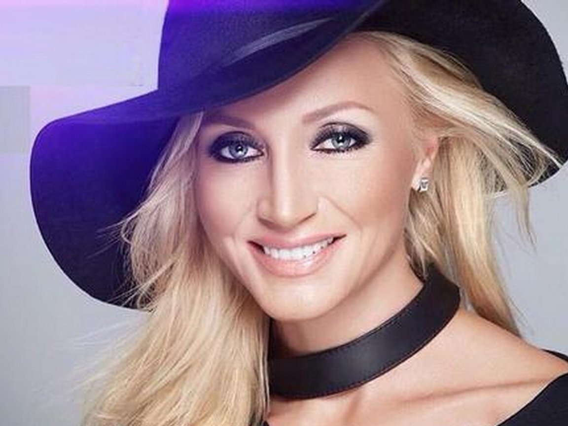 ? БЕЖИТ РЕКА ? Кристина Орбакайте ?ИСПОЛНЯЕТ Светлана ?Svetlana - Lovely song ? смотреть онлайн