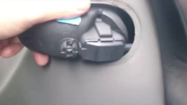 Demontaż klamki wewnętrznej Renault Scenic Megane II смотреть онлайн