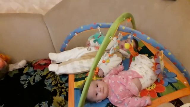 Лайфхак Двойня не плачет не кричит что делать смотреть онлайн