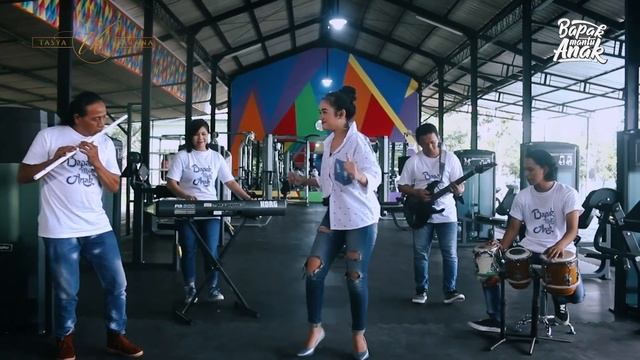 DITINGGAL PAS SAYANG SAYANGE - ARYA SATRIA (COVER BY TASYA KIRANA FT. BAPAK MANTU ANAK) смотреть онлайн