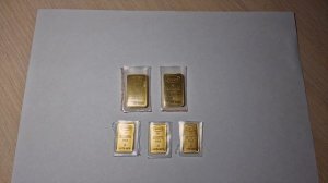 Золотые мерные слитки 999,9 пробы 50 и 10 грамм: стоимость, комплектация, как выглядят в 2022 году