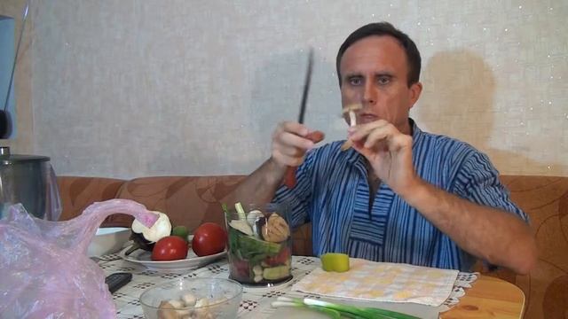 Как я готовлю сыроедческий борщ :)