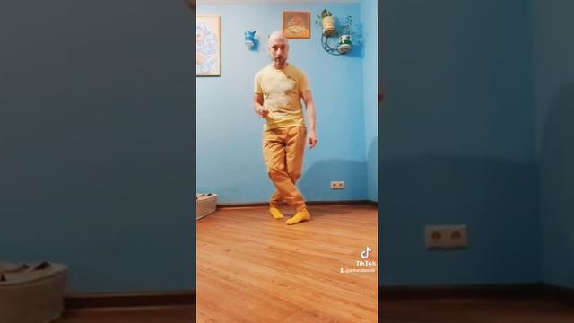 Очень простое популярное танцевальное движение шаффл. смотреть онлайн