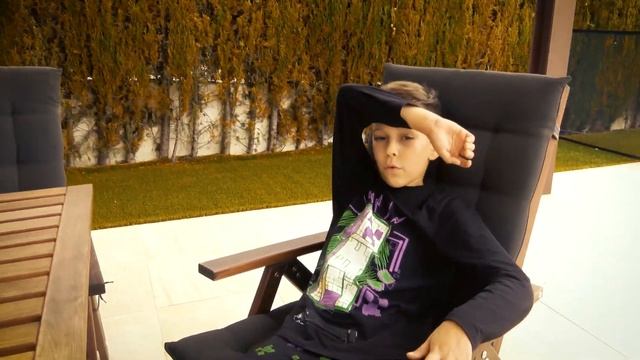 Artem Plays Toys Witch stole Halloween candy Tractor and kart racing смотреть онлайн