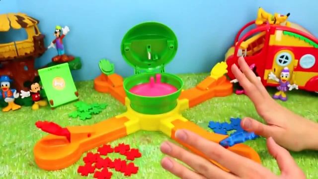 Mr. Mouth Eating ❤ BUGS Game Challenge! Feed The Frog Family & Preschool Board Game Toy Review смотреть онлайн
