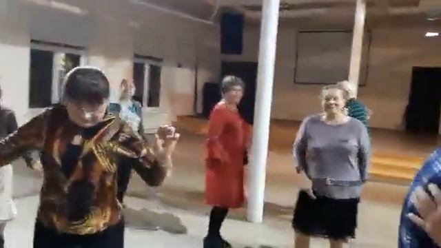 Парк Кузьминки танцы и песни под гармонь 09.11.2019 Играет Гармонист Сергей смотреть онлайн