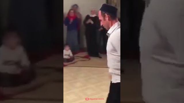 Мужик смешно танцует лезгинку смотреть онлайн