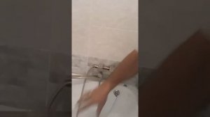 На каком уровне установить душевую лейку в ванной.