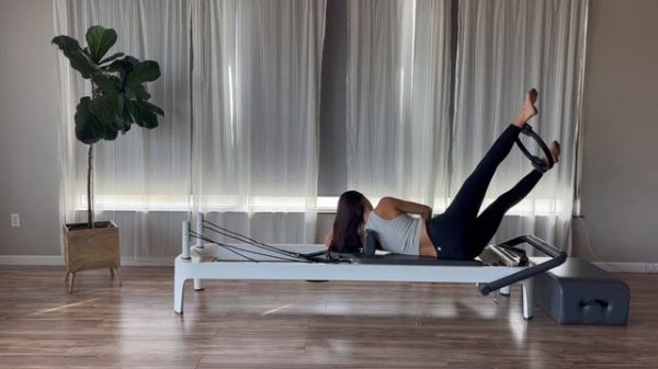 Pilates Reformer | Beginner/Intermediate Workout | Magic Circle