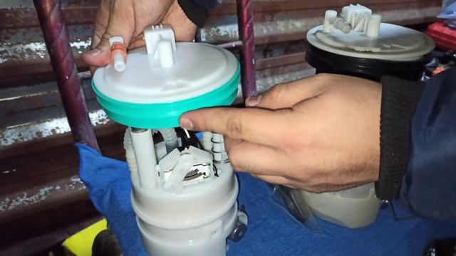 CÓMO CAMBIAR BOMBA DE GASOLINA DEL NISSAN TIIDA смотреть онлайн