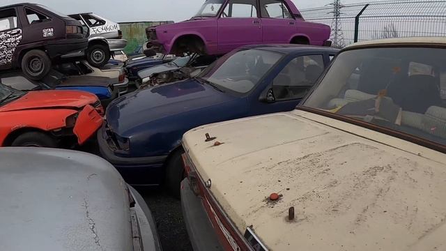 Свалка интересных брошенных машин в Питере / Автосвалка и утилизация автомобилей в России